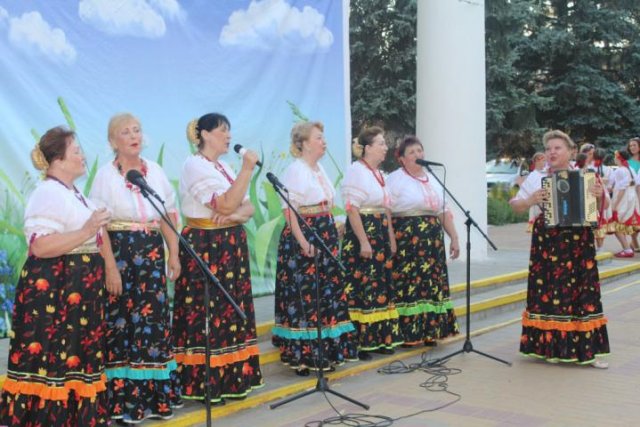 6 июля на площадке Парковского Дома культуры прошел праздник «Всё начинается с любви», посвященный Дню семьи, любви и верности