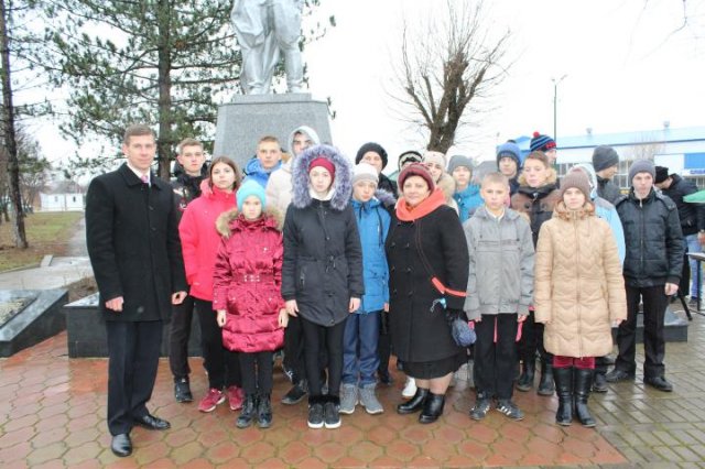 30 января в поселке Парковом прошло торжественное мероприятие у памятника погибших воинам «Памятное утро 43-го»,
