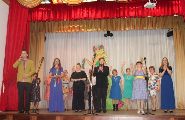 Концерт, поздравление с 8 Марта всех женщин поселения