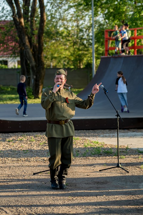 poem dvorom 0605 11