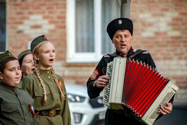 Всероссийская акция «Поём двором» 6 мая 2025 года