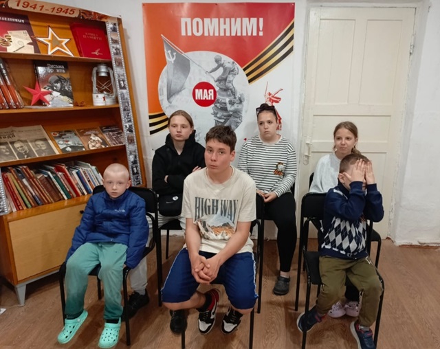 В сельской библиотеке прошел час исторической Хроники "Мужества вечный рассказ"